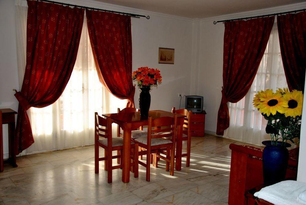 Aparthotel Odysseus Palace 4*